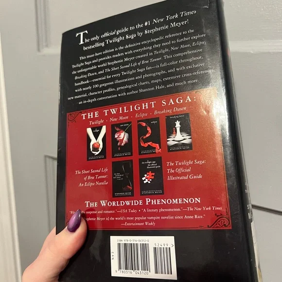 the twilight saga: official illistrated guide - Picture 2 of 2